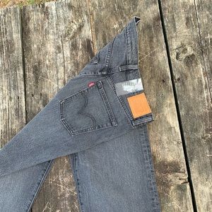 ♥︎ Levi’s RIBCAGE STRAIGHT ANKLE 28”x26” NWT